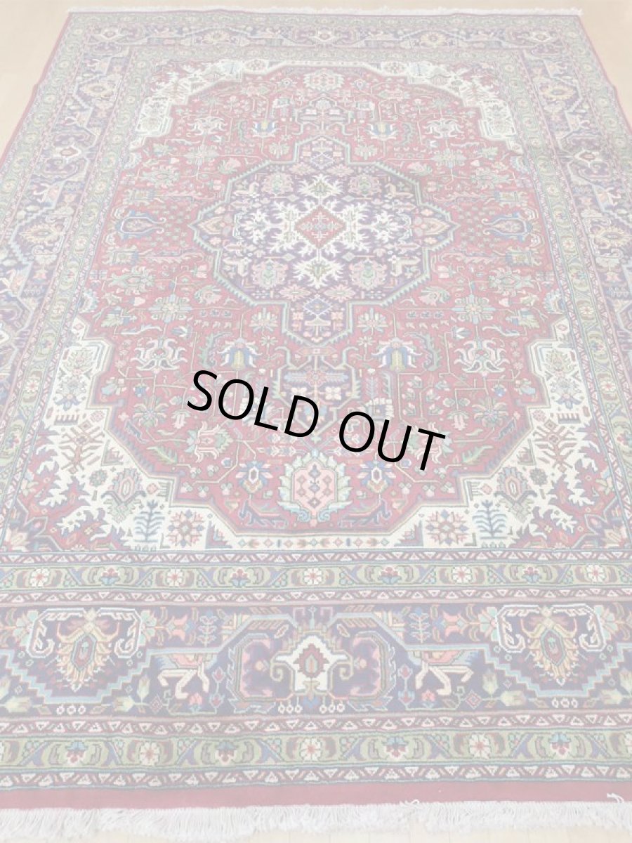 画像4: 良品 オールド ペルシャ 絨毯 タブリーズ リビング ダイニング 大判 3.5m 6畳 3人掛けソファ サイズ  340 x 245 cm z132 手織り トライバル ラグ 天然 ウール 敷物 マット カーペット 赤 メダリオン 草木 花 柄 ヴィンテージ ビンテージ OLD (4)