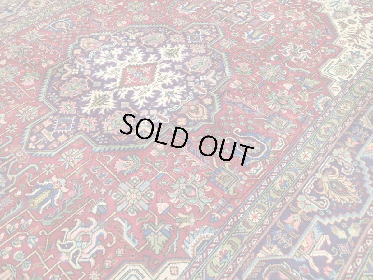 画像9: 良品 オールド ペルシャ 絨毯 タブリーズ リビング ダイニング 大判 3.5m 6畳 3人掛けソファ サイズ  340 x 245 cm z132 手織り トライバル ラグ 天然 ウール 敷物 マット カーペット 赤 メダリオン 草木 花 柄 ヴィンテージ ビンテージ OLD (9)