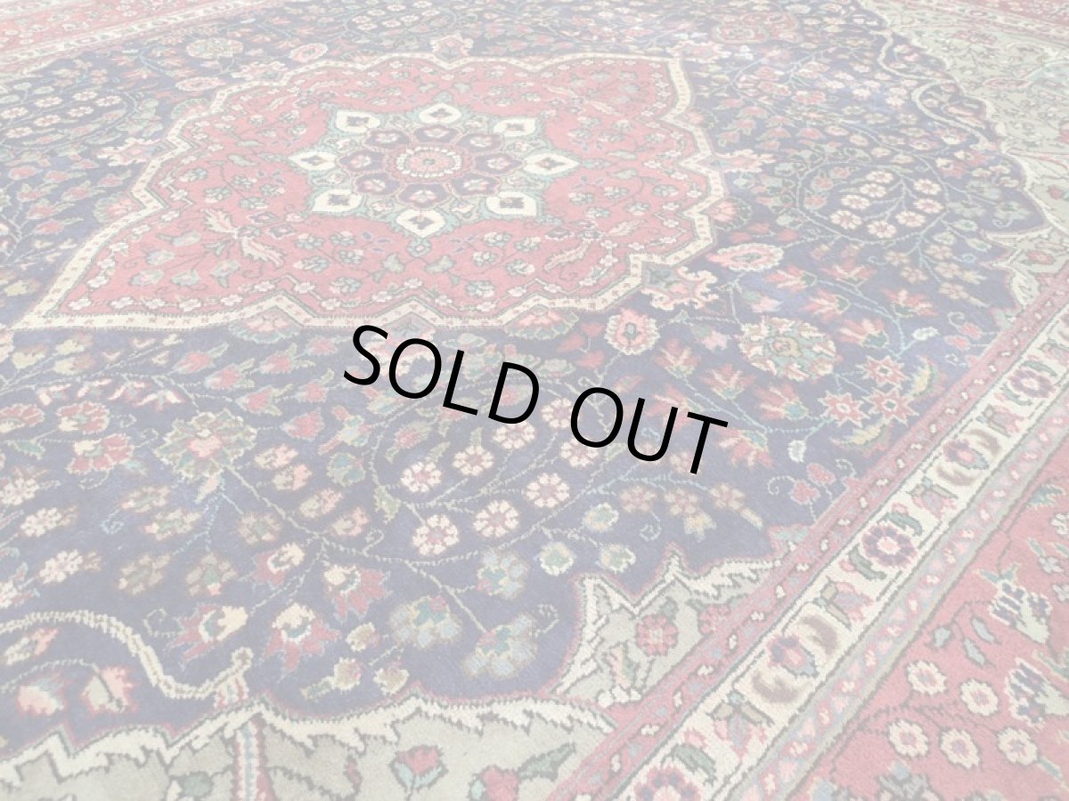 画像11: 良品 オールド ペルシャ 絨毯 タブリーズ リビング ダイニング 大判 3.5m 6畳 3人掛けソファ サイズ  344 x 251 cm z104 手織り トライバル ラグ 天然 ウール 敷物 マット カーペット 赤 紺 メダリオン 草木 花 柄 ヴィンテージ ビンテージ OLD (11)