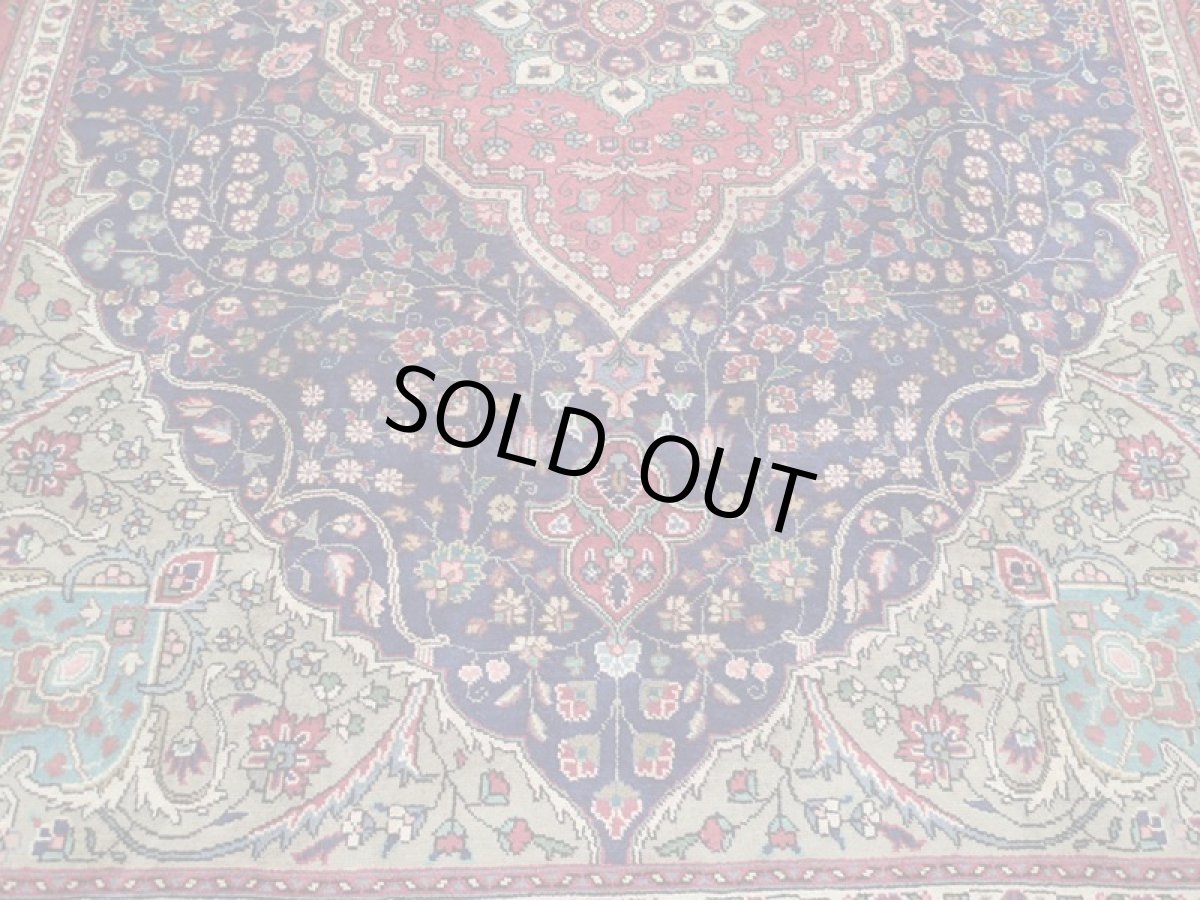 画像9: 良品 オールド ペルシャ 絨毯 タブリーズ リビング ダイニング 大判 3.5m 6畳 3人掛けソファ サイズ  344 x 251 cm z104 手織り トライバル ラグ 天然 ウール 敷物 マット カーペット 赤 紺 メダリオン 草木 花 柄 ヴィンテージ ビンテージ OLD (9)