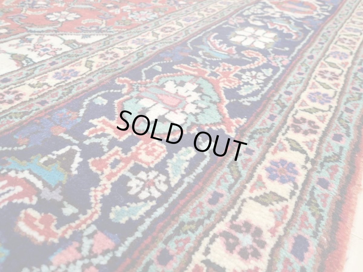 画像13: 良品 オールド ペルシャ 絨毯 タブリーズ リビング ダイニング 大判 3.7m 6〜8畳 3人掛けソファ サイズ  365 x 253 cm z139 手織り トライバル ラグ 天然 ウール 敷物 マット カーペット 紺 オレンジ 生成り メダリオン マヒ 柄 ヴィンテージ ビンテージ OLD (13)