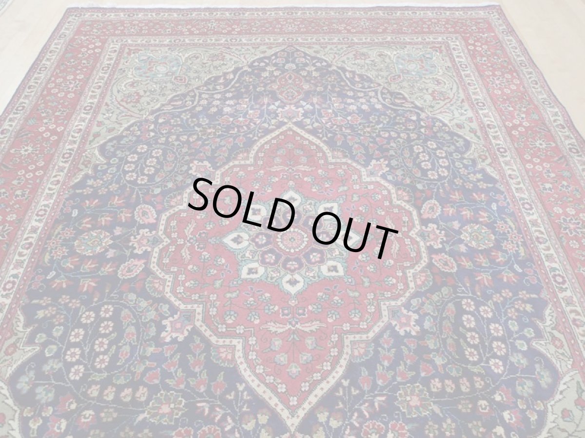 画像7: 良品 オールド ペルシャ 絨毯 タブリーズ リビング ダイニング 大判 3.5m 6畳 3人掛けソファ サイズ  344 x 251 cm z104 手織り トライバル ラグ 天然 ウール 敷物 マット カーペット 赤 紺 メダリオン 草木 花 柄 ヴィンテージ ビンテージ OLD (7)