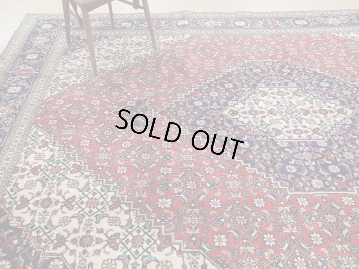 画像2: 良品 オールド ペルシャ 絨毯 タブリーズ リビング ダイニング 大判 3.7m 6〜8畳 3人掛けソファ サイズ  365 x 253 cm z139 手織り トライバル ラグ 天然 ウール 敷物 マット カーペット 紺 オレンジ 生成り メダリオン マヒ 柄 ヴィンテージ ビンテージ OLD (2)