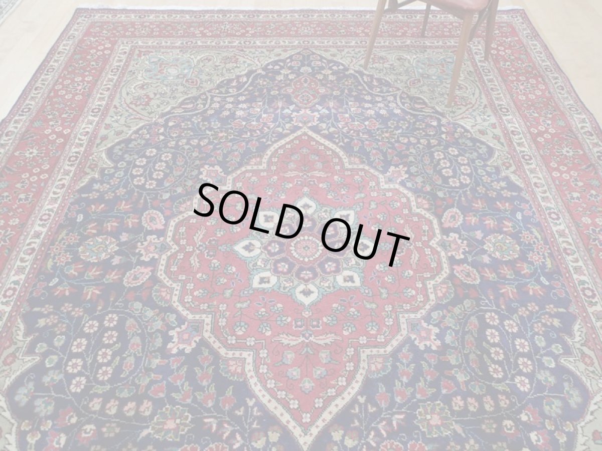 画像8: 良品 オールド ペルシャ 絨毯 タブリーズ リビング ダイニング 大判 3.5m 6畳 3人掛けソファ サイズ  344 x 251 cm z104 手織り トライバル ラグ 天然 ウール 敷物 マット カーペット 赤 紺 メダリオン 草木 花 柄 ヴィンテージ ビンテージ OLD (8)