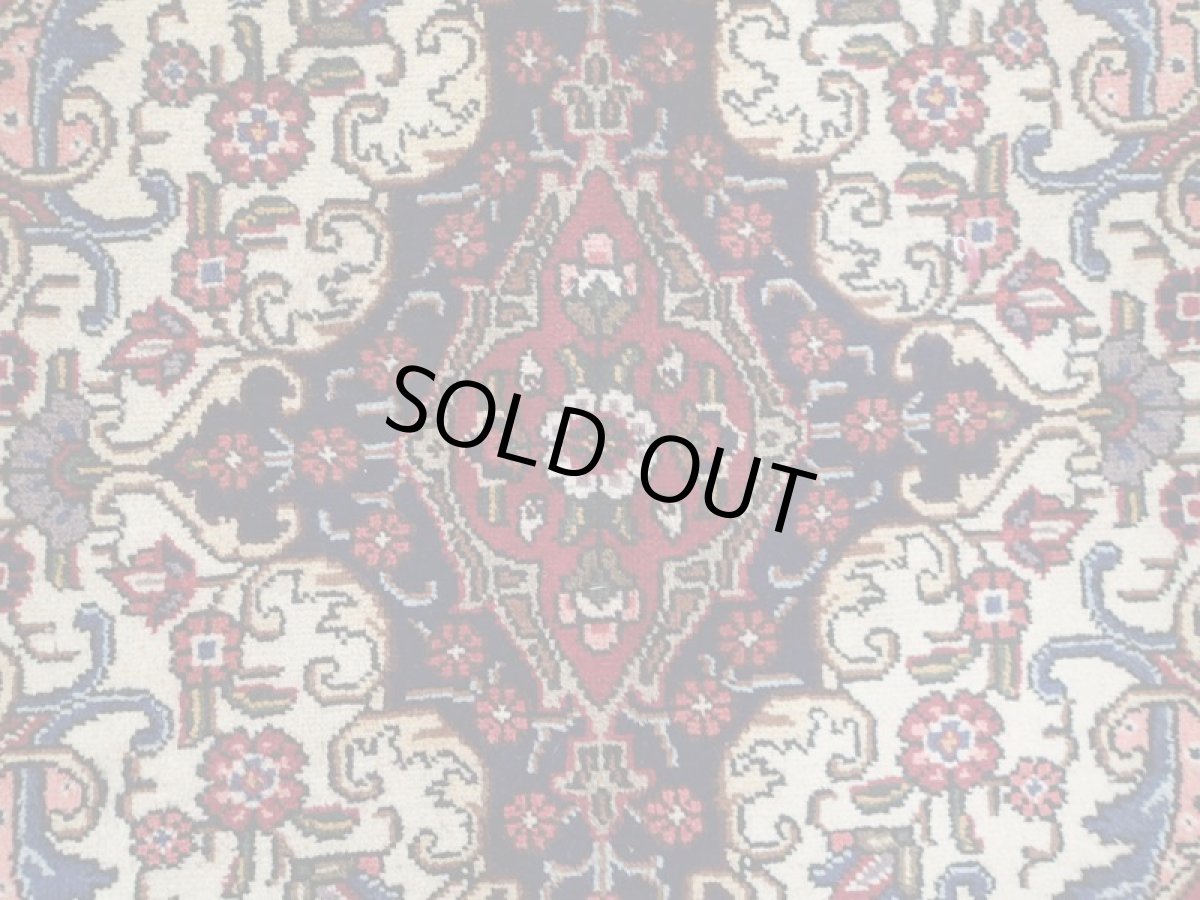 画像13: 良品 オールド ペルシャ 絨毯 タブリーズ リビング ダイニング 大判 3.5m 6畳 3人掛けソファ サイズ  345 x 227 cm z110 手織り トライバル ラグ 天然 ウール 敷物 マット カーペット 赤 メダリオン 工房名入り ヴィンテージ ビンテージ OLD (13)