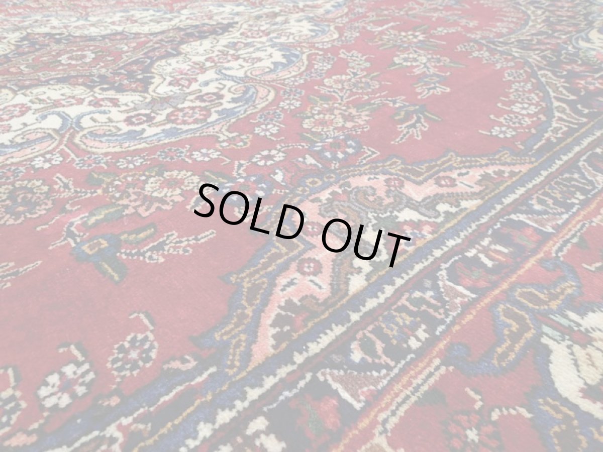 画像14: 良品 オールド ペルシャ 絨毯 タブリーズ リビング ダイニング 大判 3.5m 6畳 3人掛けソファ サイズ  345 x 227 cm z110 手織り トライバル ラグ 天然 ウール 敷物 マット カーペット 赤 メダリオン 工房名入り ヴィンテージ ビンテージ OLD (14)