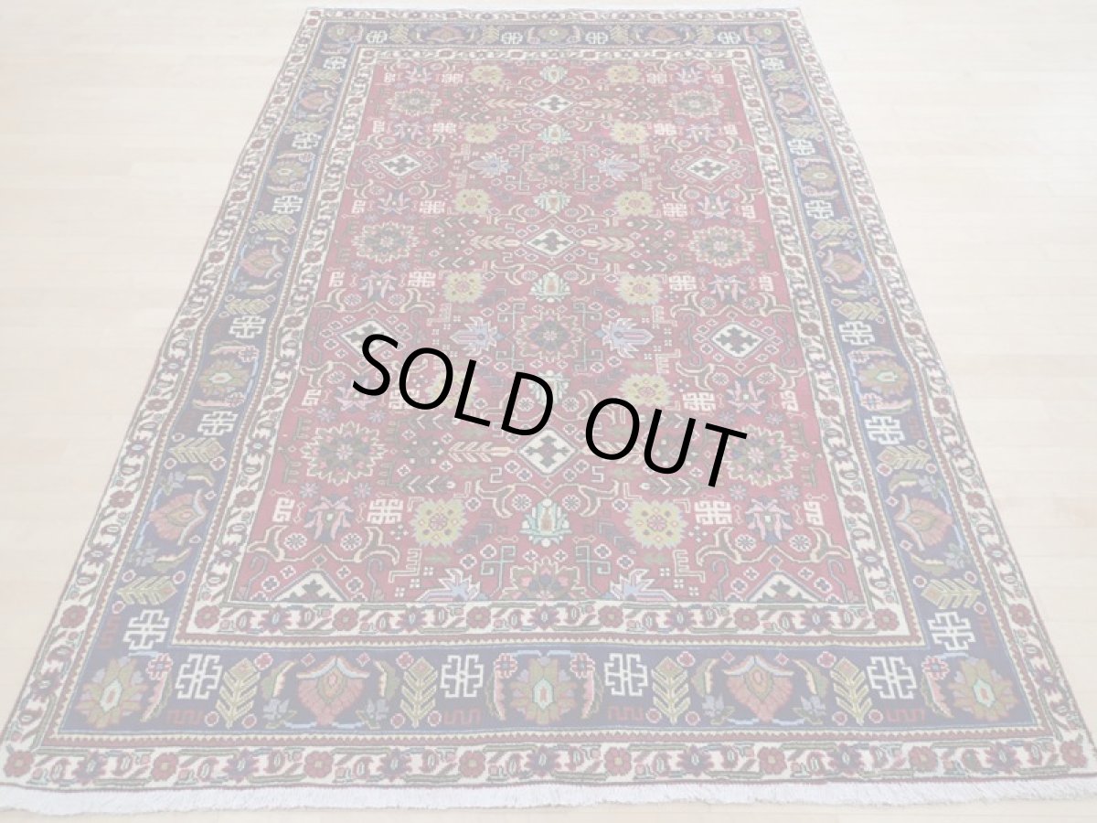 画像3: 良品 オールド ペルシャ 絨毯 タブリーズ リビング ダイニング 大判 3m 6畳 3人掛けソファ サイズ  297 x 205 cm z128 手織り トライバル ラグ 天然 ウール 敷物 マット カーペット 赤 メダリオン 草木 花 柄 ヴィンテージ ビンテージ OLD (3)