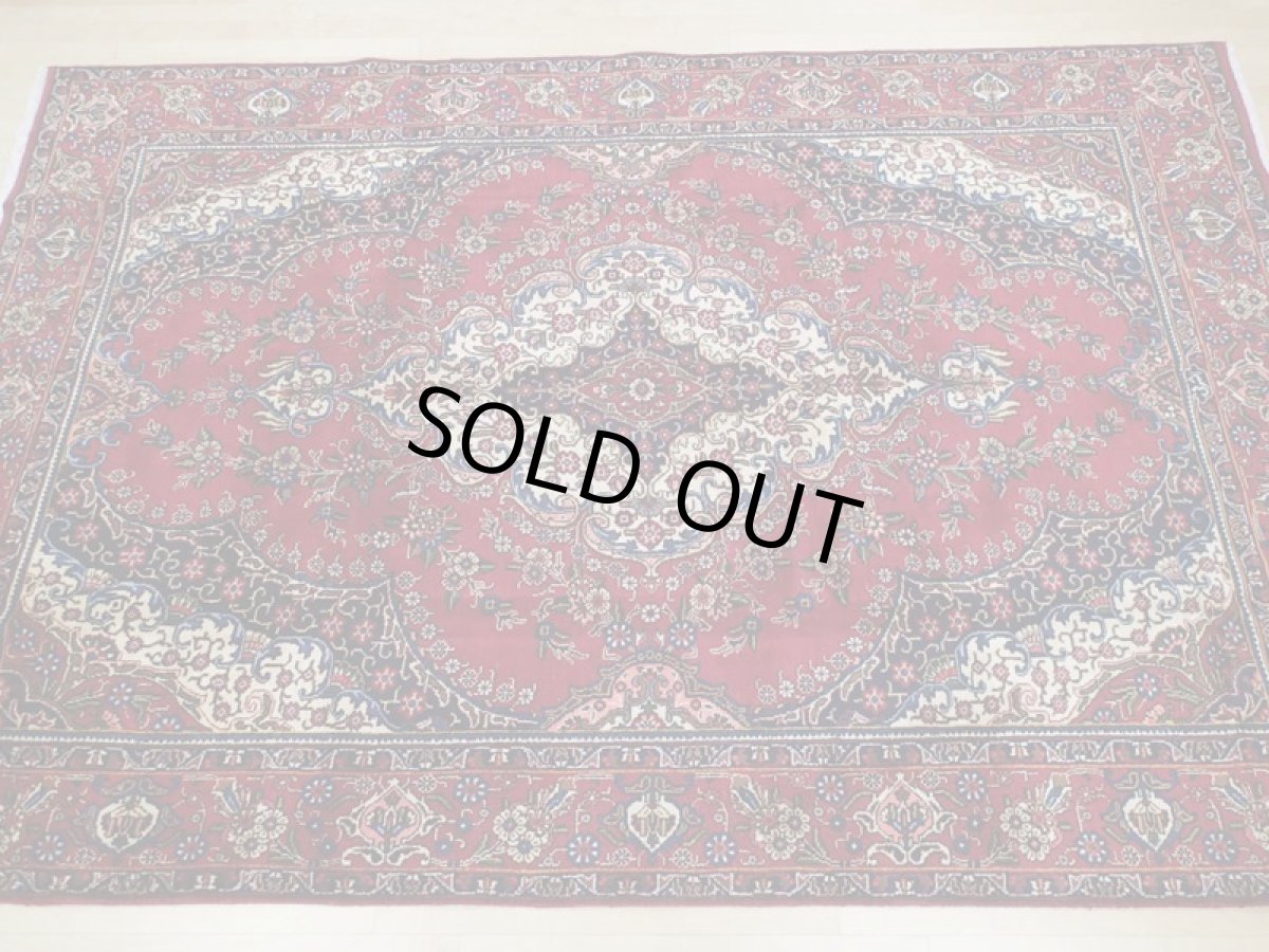 画像3: 良品 オールド ペルシャ 絨毯 タブリーズ リビング ダイニング 大判 3.5m 6畳 3人掛けソファ サイズ  345 x 227 cm z110 手織り トライバル ラグ 天然 ウール 敷物 マット カーペット 赤 メダリオン 工房名入り ヴィンテージ ビンテージ OLD (3)