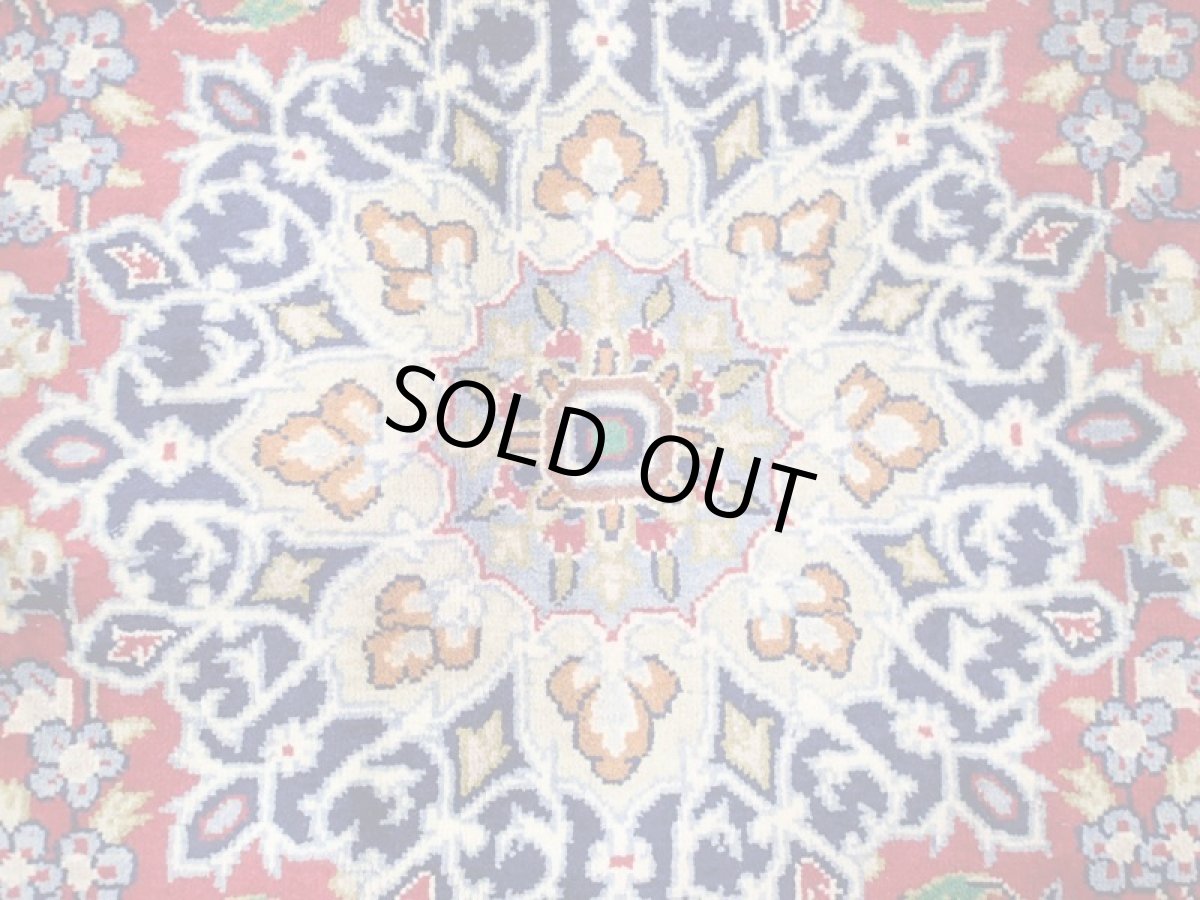 画像12: 美品 ペルシャ 絨毯 ナジャファバド リビング ダイニング 大判 3.2m 6畳 3人掛けソファ サイズ  317 x 205 cm z119 肉厚 天然 ウール 手織り トライバル ラグ 敷物 マット カーペット 赤 メダリオン 草木 花 柄 ヴィンテージ ビンテージ OLD (12)