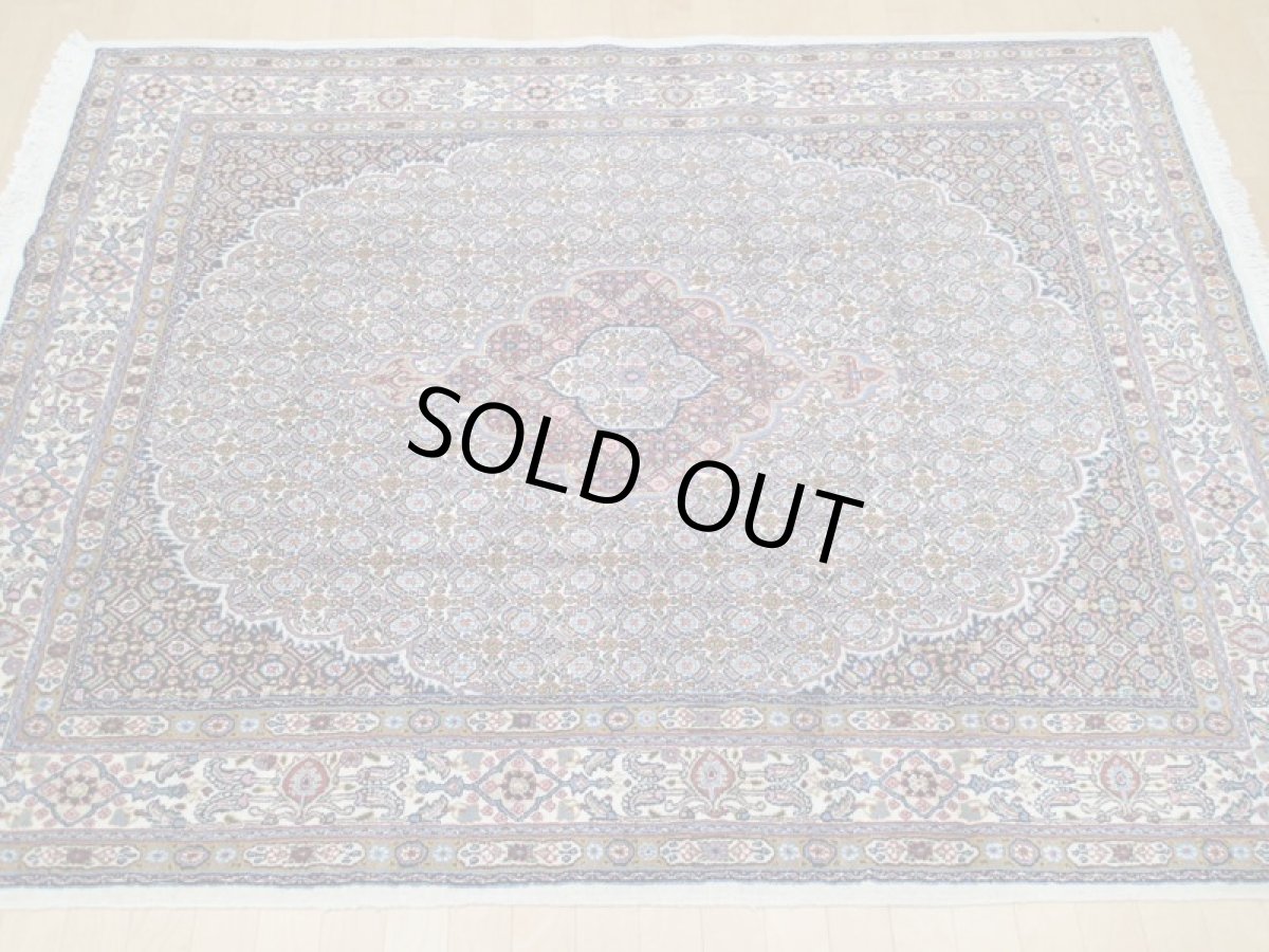 画像3: 新品 ペルシャ 絨毯 ビジャー(ムード) リビング センター サイズ 2m 6畳 2人掛け ソファ サイズ 200 x 147 cm z106 ウール シルク 天然 手織り トライバル ラグ 敷物 マット カーペット クリーム メダリオン マヒ 柄 ベッドサイドにもおすすめのサイズ (3)