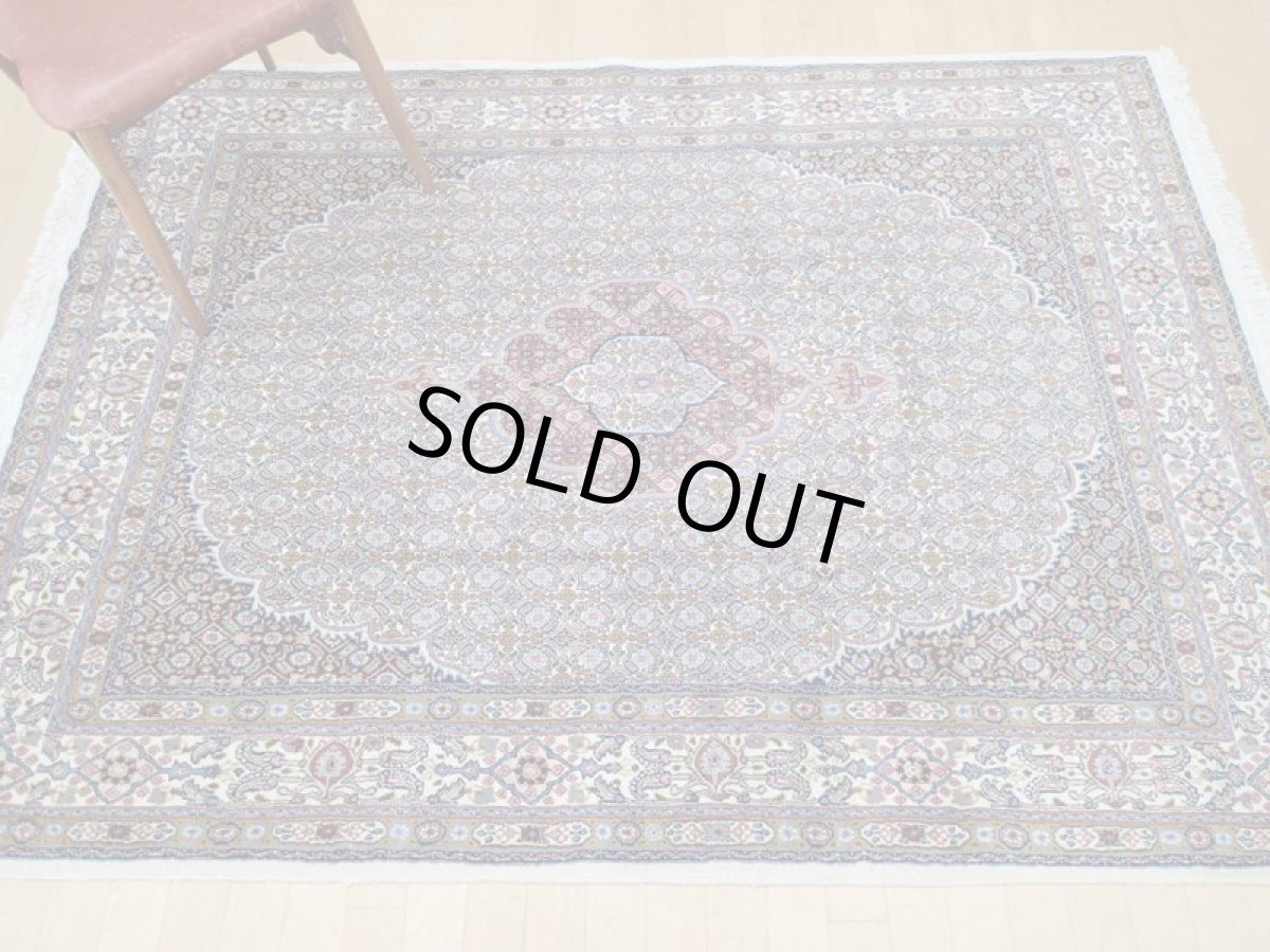 画像4: 新品 ペルシャ 絨毯 ビジャー(ムード) リビング センター サイズ 2m 6畳 2人掛け ソファ サイズ 200 x 147 cm z106 ウール シルク 天然 手織り トライバル ラグ 敷物 マット カーペット クリーム メダリオン マヒ 柄 ベッドサイドにもおすすめのサイズ (4)