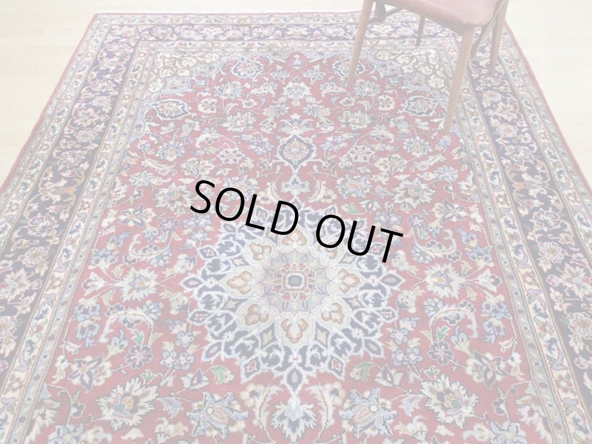 画像7: 美品 ペルシャ 絨毯 ナジャファバド リビング ダイニング 大判 3.2m 6畳 3人掛けソファ サイズ  317 x 205 cm z119 肉厚 天然 ウール 手織り トライバル ラグ 敷物 マット カーペット 赤 メダリオン 草木 花 柄 ヴィンテージ ビンテージ OLD (7)