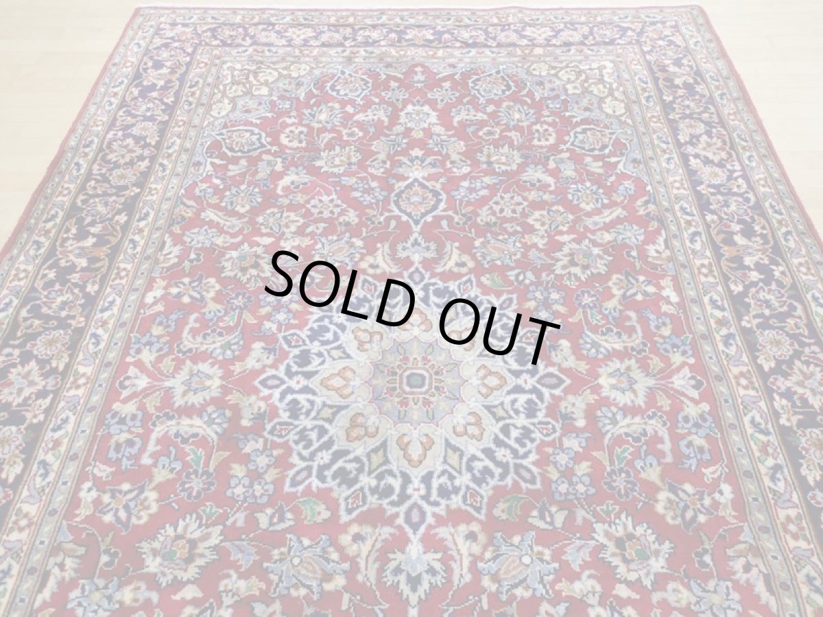 画像6: 美品 ペルシャ 絨毯 ナジャファバド リビング ダイニング 大判 3.2m 6畳 3人掛けソファ サイズ  317 x 205 cm z119 肉厚 天然 ウール 手織り トライバル ラグ 敷物 マット カーペット 赤 メダリオン 草木 花 柄 ヴィンテージ ビンテージ OLD (6)