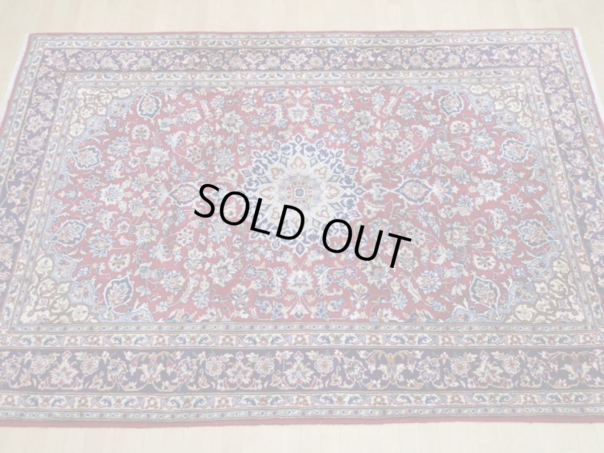 画像3: 美品 ペルシャ 絨毯 ナジャファバド リビング ダイニング 大判 3.2m 6畳 3人掛けソファ サイズ  317 x 205 cm z119 肉厚 天然 ウール 手織り トライバル ラグ 敷物 マット カーペット 赤 メダリオン 草木 花 柄 ヴィンテージ ビンテージ OLD (3)