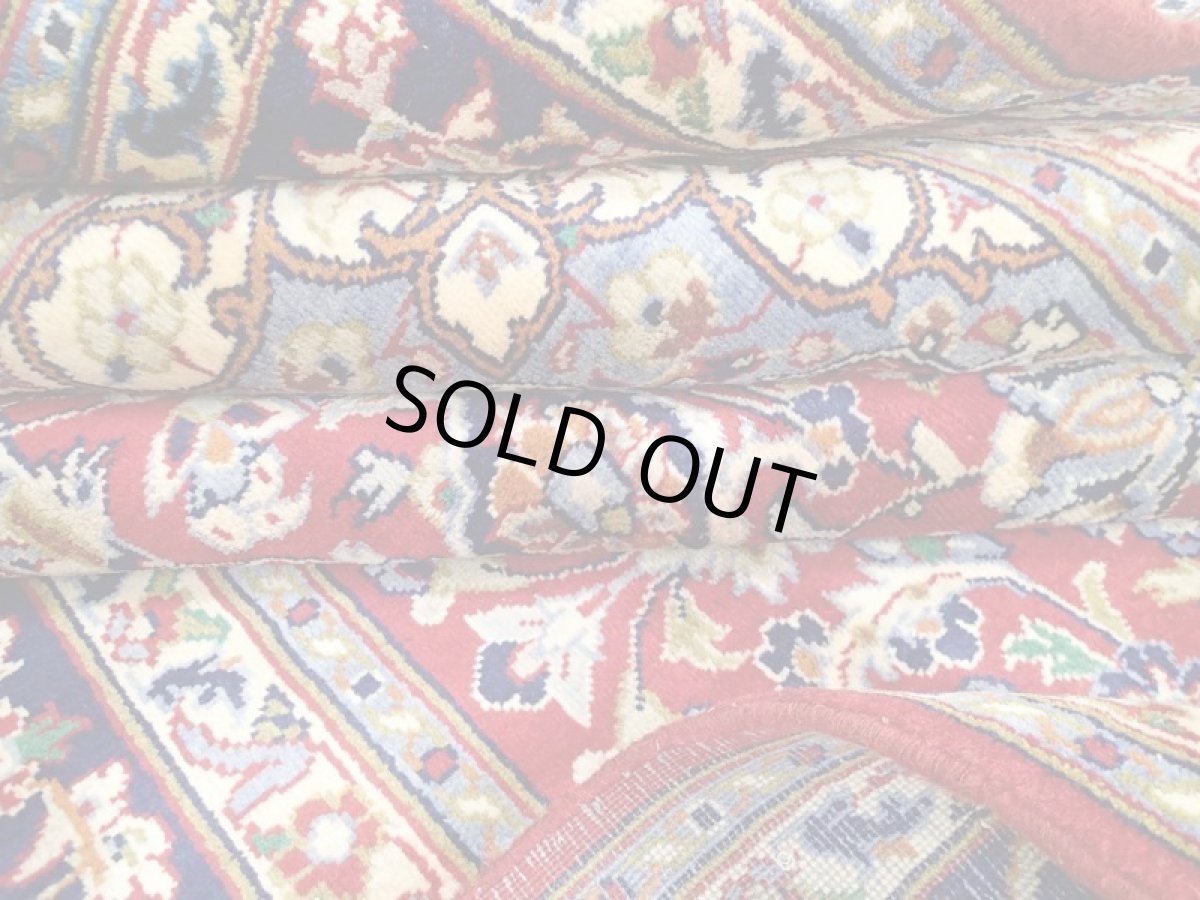 画像14: 美品 ペルシャ 絨毯 ナジャファバド リビング ダイニング 大判 3.2m 6畳 3人掛けソファ サイズ  317 x 205 cm z119 肉厚 天然 ウール 手織り トライバル ラグ 敷物 マット カーペット 赤 メダリオン 草木 花 柄 ヴィンテージ ビンテージ OLD (14)