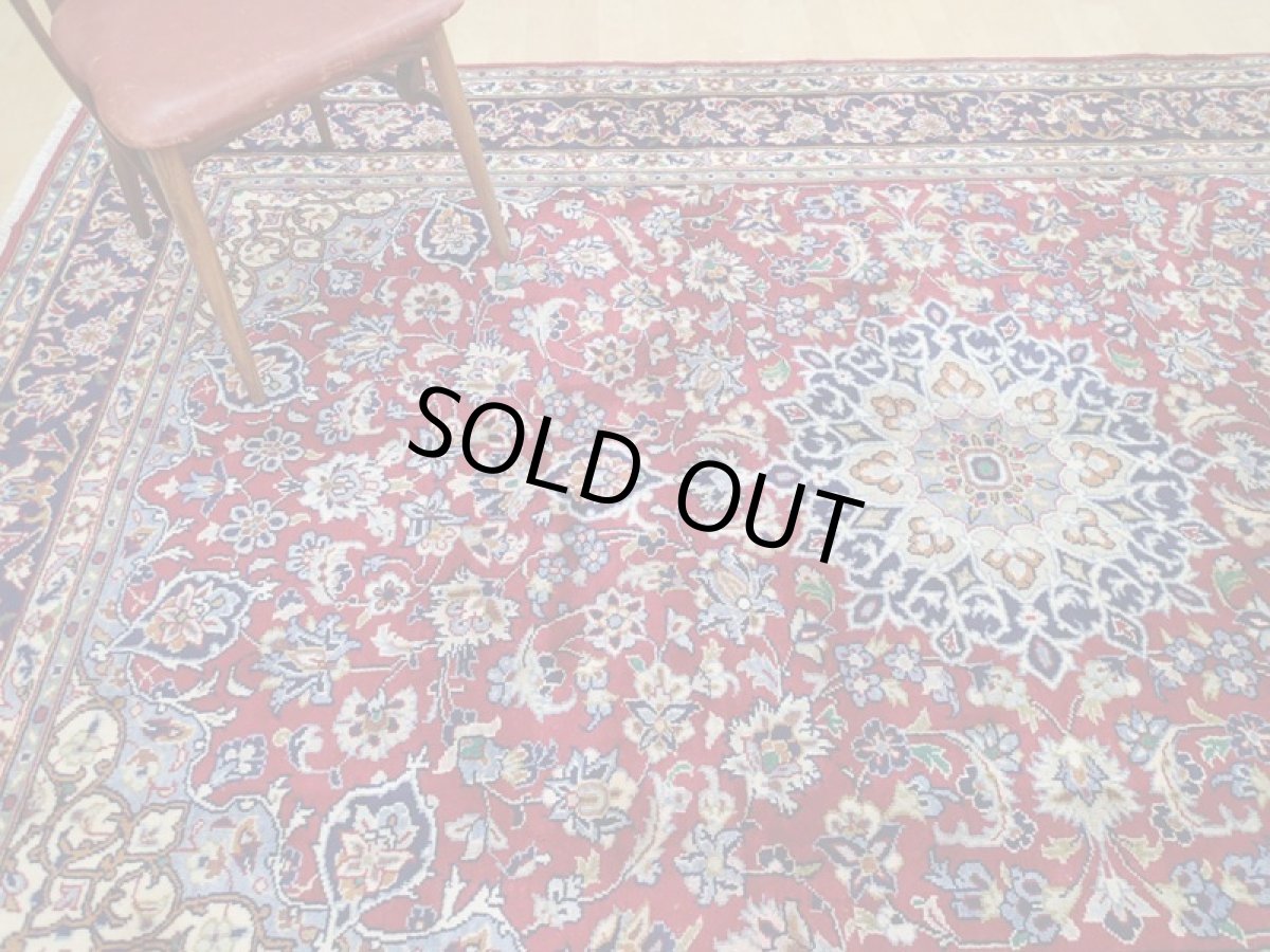 画像2: 美品 ペルシャ 絨毯 ナジャファバド リビング ダイニング 大判 3.2m 6畳 3人掛けソファ サイズ  317 x 205 cm z119 肉厚 天然 ウール 手織り トライバル ラグ 敷物 マット カーペット 赤 メダリオン 草木 花 柄 ヴィンテージ ビンテージ OLD (2)