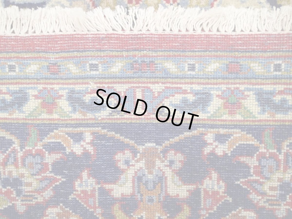 画像15: 美品 ペルシャ 絨毯 ナジャファバド リビング ダイニング 大判 3.2m 6畳 3人掛けソファ サイズ  317 x 205 cm z119 肉厚 天然 ウール 手織り トライバル ラグ 敷物 マット カーペット 赤 メダリオン 草木 花 柄 ヴィンテージ ビンテージ OLD (15)