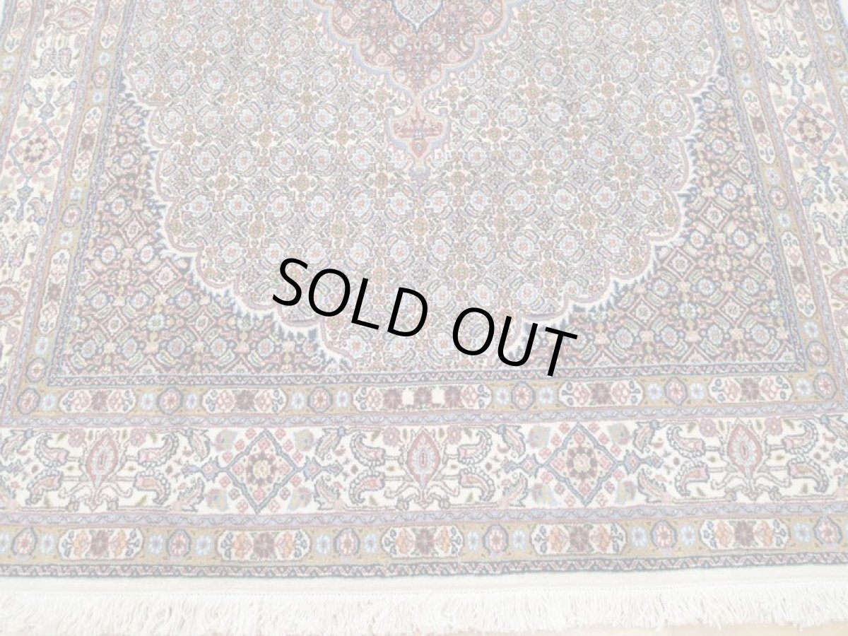 画像8: 新品 ペルシャ 絨毯 ビジャー(ムード) リビング センター サイズ 2m 6畳 2人掛け ソファ サイズ 200 x 147 cm z106 ウール シルク 天然 手織り トライバル ラグ 敷物 マット カーペット クリーム メダリオン マヒ 柄 ベッドサイドにもおすすめのサイズ (8)