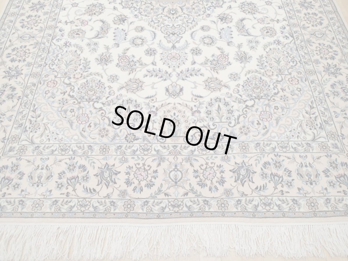 画像9: 新品 ペルシャ 絨毯 ナイン 9la 3m リビング ダイニング 大判 6畳 3人掛けソファ サイズ 302 x 202 cm 125 シルク ウール 手織り ラグ ハンドメイド カーペット 敷物 クラシック スタイル クリーム ベージュ アイボリー 生成り 白 青 ピンク 緑 (9)