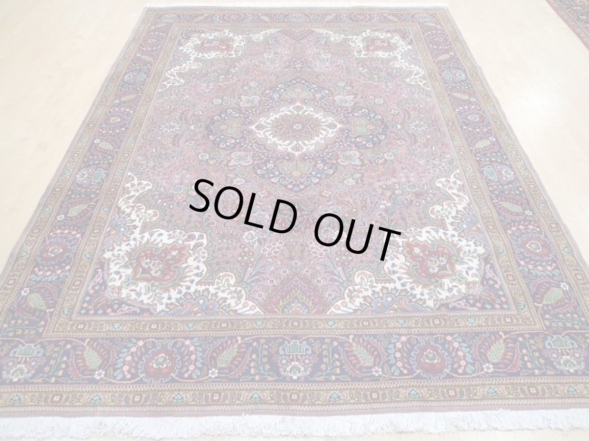 画像3: 美品 ペルシャ 絨毯 タブリーズ リビング ダイニング 大判 4m 10畳 3人掛け コーナーソファ サイズ 395 x 300 cm z116 肉厚 ウール 天然 手織り トライバル ラグ 敷物 マット カーペット 紫 パープル 藤色 メダリオン 草木 花 柄 ヴィンテージ ビンテージ OLD (3)