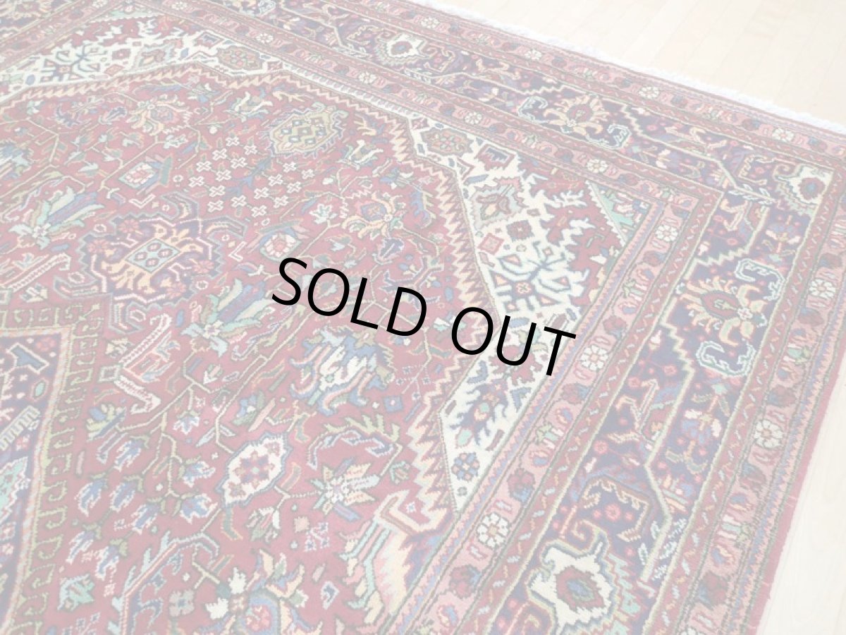 画像9: 良品 オールド ペルシャ 絨毯 タブリーズ リビング ダイニング 大判 3.7m 10畳 3人掛け コーナーソファ サイズ  365 x 244 cm z146 手織り トライバル ラグ 天然 ウール 敷物 マット カーペット 赤 メダリオン 草木 花 柄 ヴィンテージ ビンテージ OLD (9)