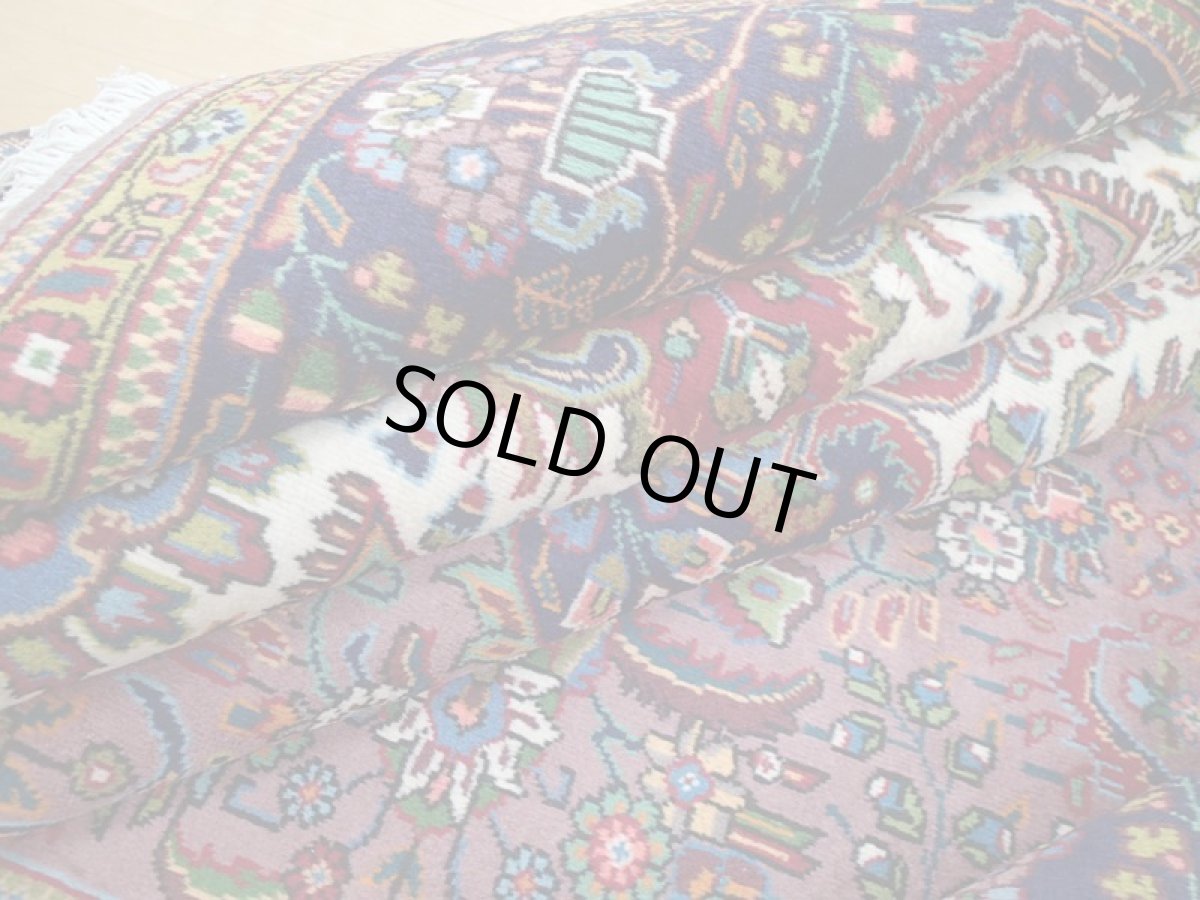 画像14: 美品 ペルシャ 絨毯 タブリーズ リビング ダイニング 大判 4m 10畳 3人掛け コーナーソファ サイズ 395 x 300 cm z116 肉厚 ウール 天然 手織り トライバル ラグ 敷物 マット カーペット 紫 パープル 藤色 メダリオン 草木 花 柄 ヴィンテージ ビンテージ OLD (14)