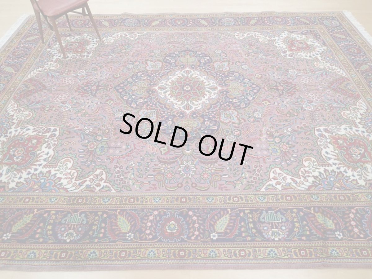 画像5: 美品 ペルシャ 絨毯 タブリーズ リビング ダイニング 大判 4m 10畳 3人掛け コーナーソファ サイズ 395 x 300 cm z116 肉厚 ウール 天然 手織り トライバル ラグ 敷物 マット カーペット 紫 パープル 藤色 メダリオン 草木 花 柄 ヴィンテージ ビンテージ OLD (5)