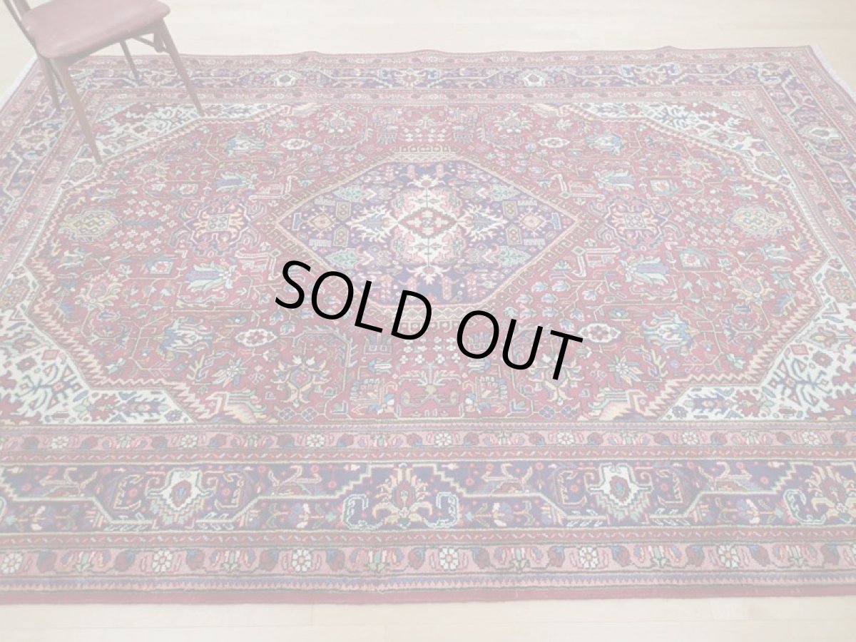 画像4: 良品 オールド ペルシャ 絨毯 タブリーズ リビング ダイニング 大判 3.7m 10畳 3人掛け コーナーソファ サイズ  365 x 244 cm z146 手織り トライバル ラグ 天然 ウール 敷物 マット カーペット 赤 メダリオン 草木 花 柄 ヴィンテージ ビンテージ OLD (4)