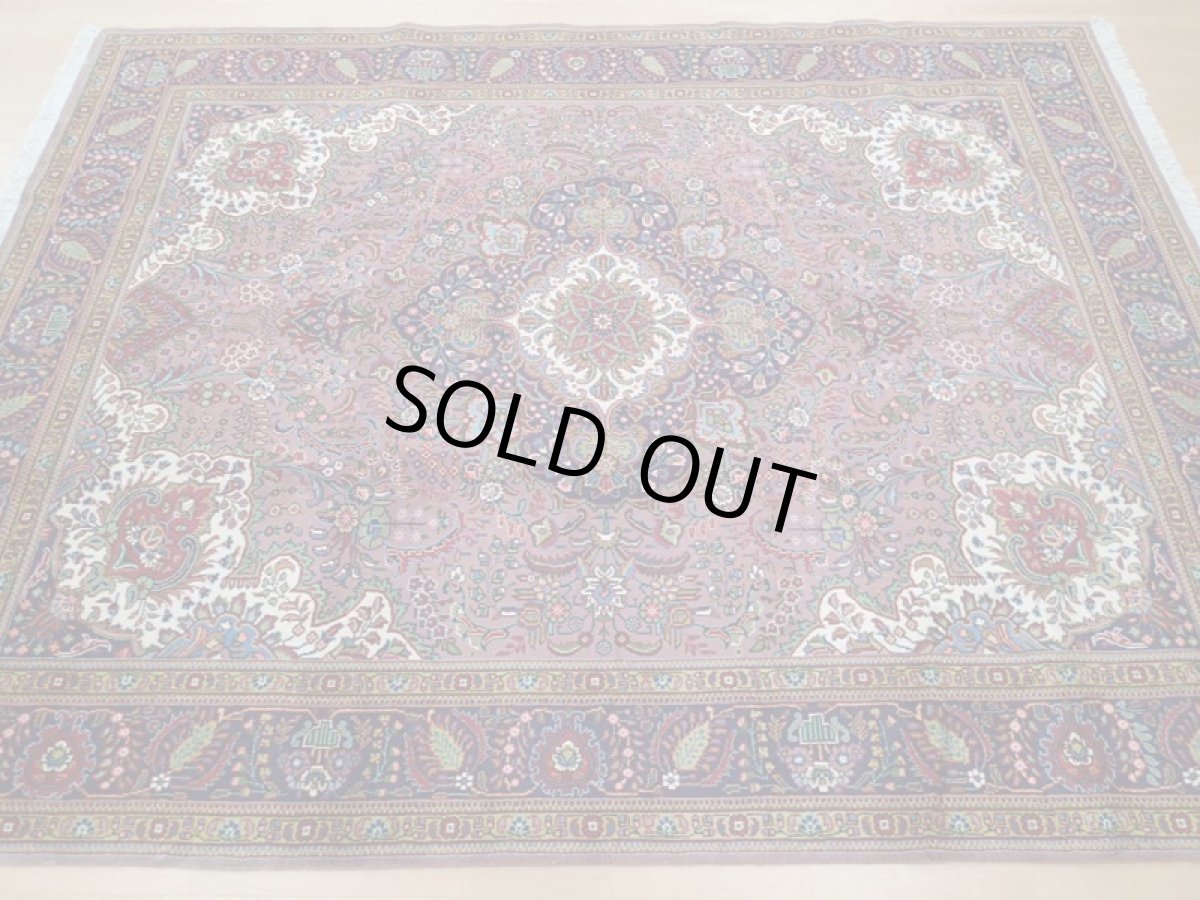 画像4: 美品 ペルシャ 絨毯 タブリーズ リビング ダイニング 大判 4m 10畳 3人掛け コーナーソファ サイズ 395 x 300 cm z116 肉厚 ウール 天然 手織り トライバル ラグ 敷物 マット カーペット 紫 パープル 藤色 メダリオン 草木 花 柄 ヴィンテージ ビンテージ OLD (4)