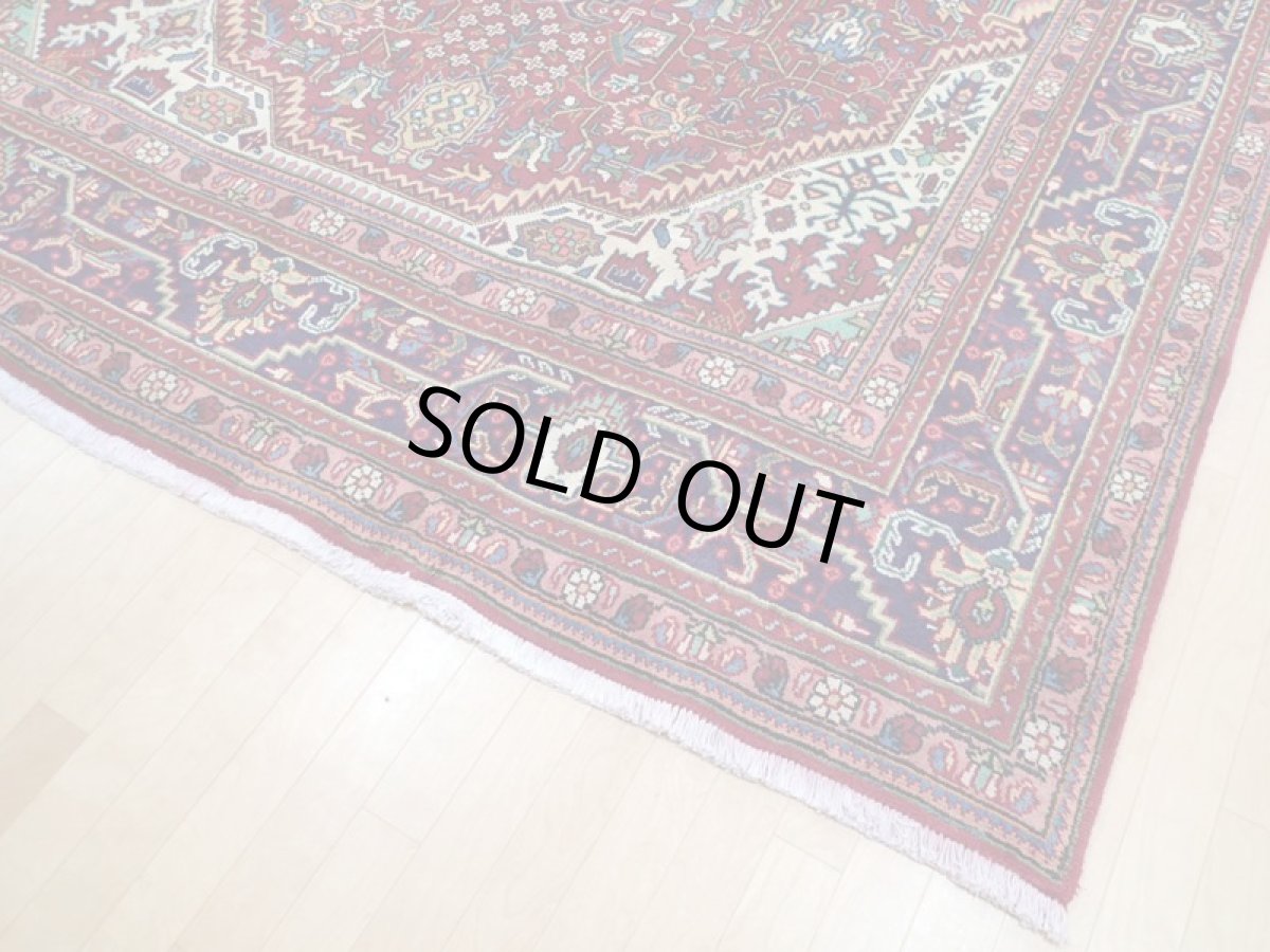 画像11: 良品 オールド ペルシャ 絨毯 タブリーズ リビング ダイニング 大判 3.7m 10畳 3人掛け コーナーソファ サイズ  365 x 244 cm z146 手織り トライバル ラグ 天然 ウール 敷物 マット カーペット 赤 メダリオン 草木 花 柄 ヴィンテージ ビンテージ OLD (11)