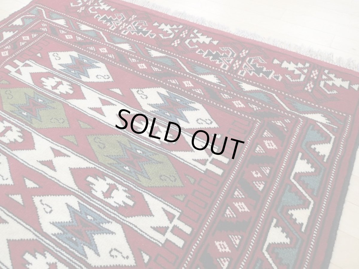 画像9: 新品 ペルシャ 絨毯 トルクメン リビング センター サイズ 2m 6畳 2人掛け ソファ サイズ 190 x 130 cm z180 ウール 天然 手織り トライバル ラグ 敷物 マット カーペット クリーム 民族 柄 ベッドサイドにもおすすめのサイズ (9)