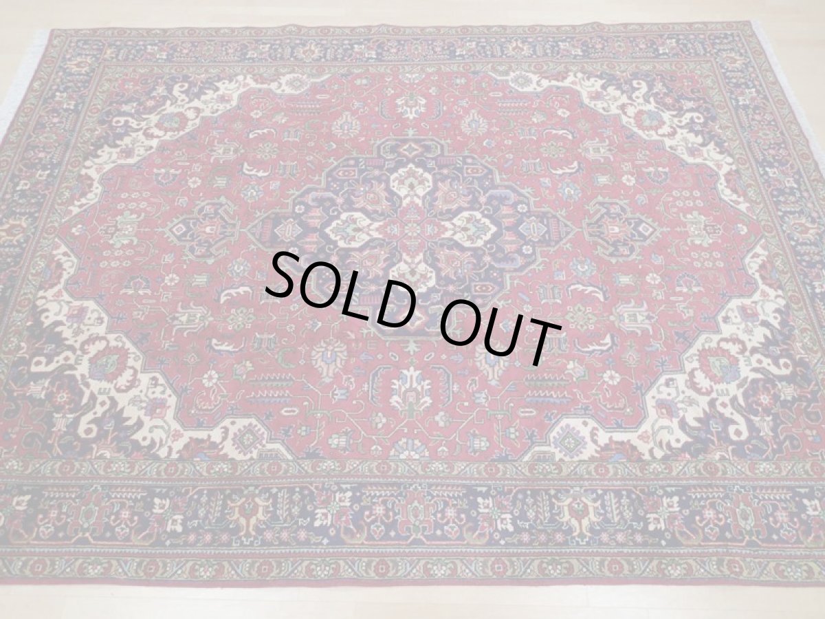 画像4: 良品 オールド ペルシャ 絨毯 タブリーズ リビング ダイニング 大判 4m 10畳 3人掛け コーナーソファ サイズ  387 x 285 cm z101 手織り トライバル ラグ 天然 ウール 敷物 マット カーペット 赤 メダリオン 草木 花 柄 ヴィンテージ ビンテージ OLD (4)