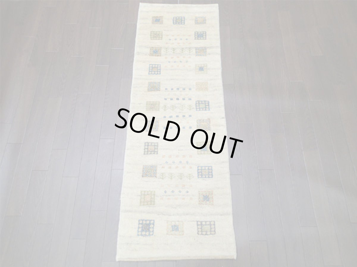 画像2: 新品 ペルシャ ギャッベ ランナー ロング サイズ 143 × 50 cm D2215 肉厚 ウール ギャベ 手織り 天然 ハンドメイド ラグ 絨毯 カーペット グラデーション クリーム 花 柄ベッドサイドや窓際に (2)