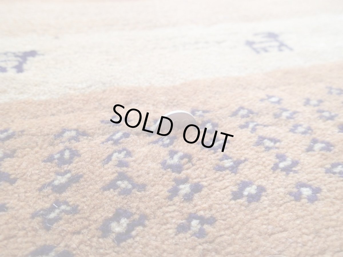 画像4: 新品 ペルシャ ギャッベ ランナー ロング サイズ 142 x 48 cm D2225 肉厚 ウール ギャベ 手織り 天然 ハンドメイド ラグ 絨毯 カーペット グラデーション 黄 クリーム 紫 動物 鹿 花 柄ベッドサイドや窓際に (4)