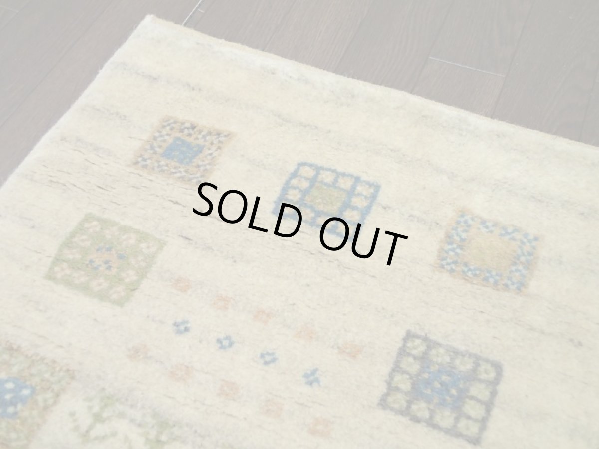 画像5: 新品 ペルシャ ギャッベ ランナー ロング サイズ 143 × 50 cm D2215 肉厚 ウール ギャベ 手織り 天然 ハンドメイド ラグ 絨毯 カーペット グラデーション クリーム 花 柄ベッドサイドや窓際に (5)