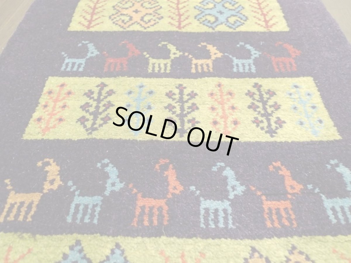 画像6: 新品 ペルシャ ギャッベ ランナー ロング サイズ 149 x 48 cm D2272 肉厚 ウール ギャベ 手織り 天然 ハンドメイド ラグ 絨毯 カーペット ネイビー カラフル 動物 鹿 柄ベッドサイドや窓際に (6)