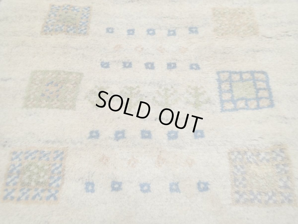 画像6: 新品 ペルシャ ギャッベ ランナー ロング サイズ 143 × 50 cm D2215 肉厚 ウール ギャベ 手織り 天然 ハンドメイド ラグ 絨毯 カーペット グラデーション クリーム 花 柄ベッドサイドや窓際に (6)