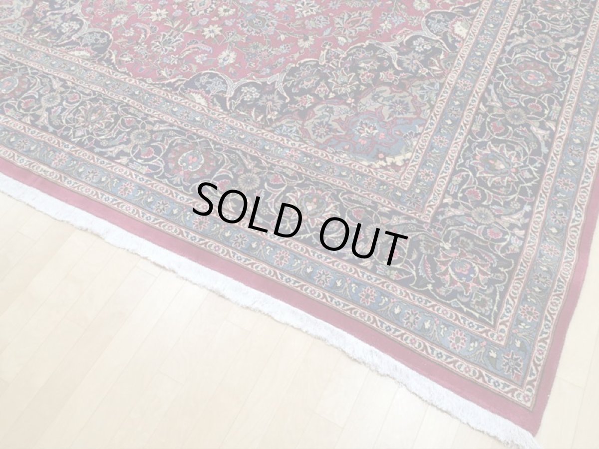 画像10: 美品 ペルシャ 絨毯 カシャーン リビング ダイニング 大判 4m 10畳 3人掛け コーナーソファ サイズ 405 x 305 cm z163 肉厚 ウール 天然 手織り トライバル ラグ 敷物 マット カーペット 紫 パープル メダリオン 草木 花 アラベスク 柄 ヴィンテージ ビンテージ OLD (10)