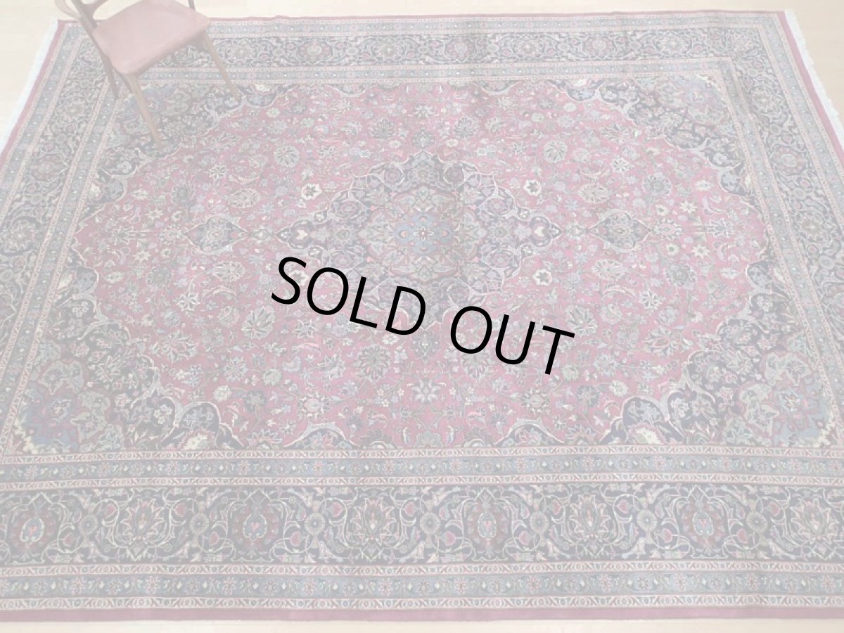 画像4: 美品 ペルシャ 絨毯 カシャーン リビング ダイニング 大判 4m 10畳 3人掛け コーナーソファ サイズ 405 x 305 cm z163 肉厚 ウール 天然 手織り トライバル ラグ 敷物 マット カーペット 紫 パープル メダリオン 草木 花 アラベスク 柄 ヴィンテージ ビンテージ OLD (4)