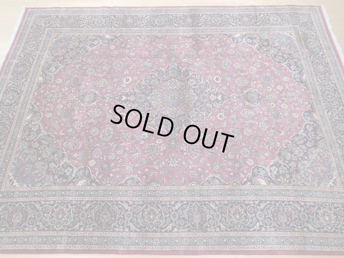 画像3: 美品 ペルシャ 絨毯 カシャーン リビング ダイニング 大判 4m 10畳 3人掛け コーナーソファ サイズ 405 x 305 cm z163 肉厚 ウール 天然 手織り トライバル ラグ 敷物 マット カーペット 紫 パープル メダリオン 草木 花 アラベスク 柄 ヴィンテージ ビンテージ OLD (3)