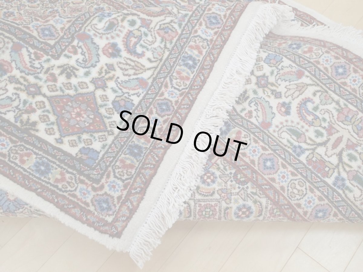 画像15: 新品 ペルシャ 絨毯 ビジャー(ムード) リビング ダイニング サイズ 2.4m 3畳 3人掛け ソファ サイズ 235 x 164 cm z120 ウール シルク 天然 手織り トライバル ラグ 敷物 マット カーペット クリーム マヒ ヘラティ 柄 ベッドサイドにも (15)