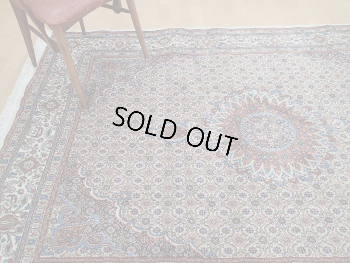 画像2: 新品 ペルシャ 絨毯 ビジャー(ムード) リビング ダイニング サイズ 2.4m 3畳 3人掛け ソファ サイズ 235 x 164 cm z120 ウール シルク 天然 手織り トライバル ラグ 敷物 マット カーペット クリーム マヒ ヘラティ 柄 ベッドサイドにも (2)