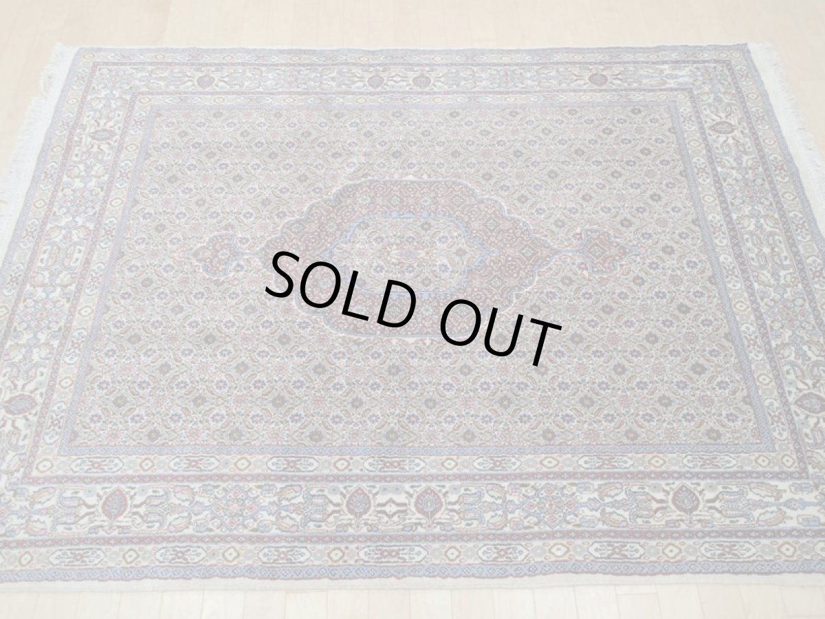 画像3: 新品 ペルシャ 絨毯 ビジャー(ムード) リビング センター サイズ 2m 3帖 2人掛け ソファ サイズ 197 x 144 cm z105 ウール シルク 天然 手織り トライバル ラグ 敷物 マット カーペット クリーム メダリオン マヒ 柄 ベッドサイドにもおすすめのサイズ (3)