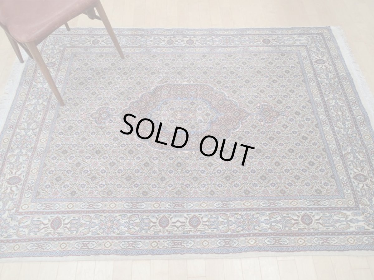 画像4: 新品 ペルシャ 絨毯 ビジャー(ムード) リビング センター サイズ 2m 3帖 2人掛け ソファ サイズ 197 x 144 cm z105 ウール シルク 天然 手織り トライバル ラグ 敷物 マット カーペット クリーム メダリオン マヒ 柄 ベッドサイドにもおすすめのサイズ (4)