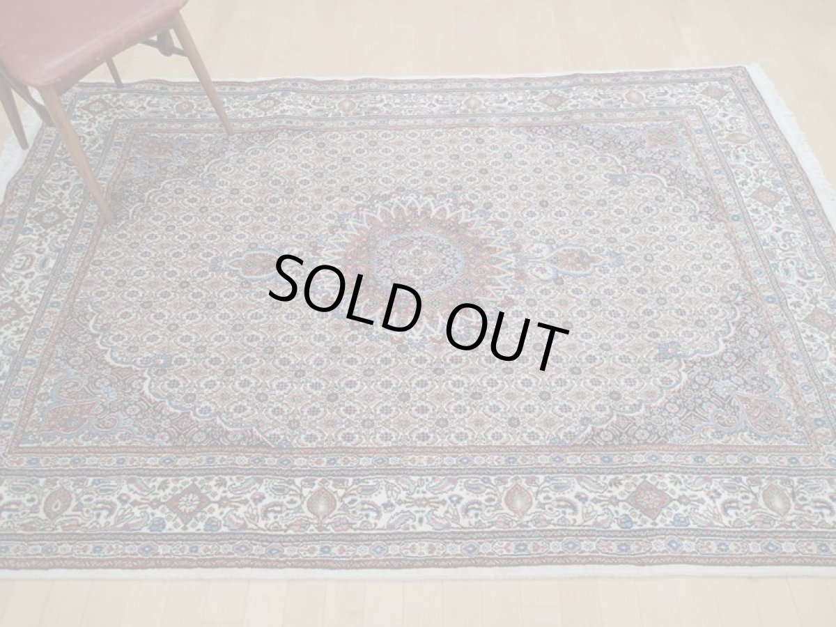 画像4: 新品 ペルシャ 絨毯 ビジャー(ムード) リビング ダイニング サイズ 2.4m 3畳 3人掛け ソファ サイズ 235 x 164 cm z120 ウール シルク 天然 手織り トライバル ラグ 敷物 マット カーペット クリーム マヒ ヘラティ 柄 ベッドサイドにも (4)