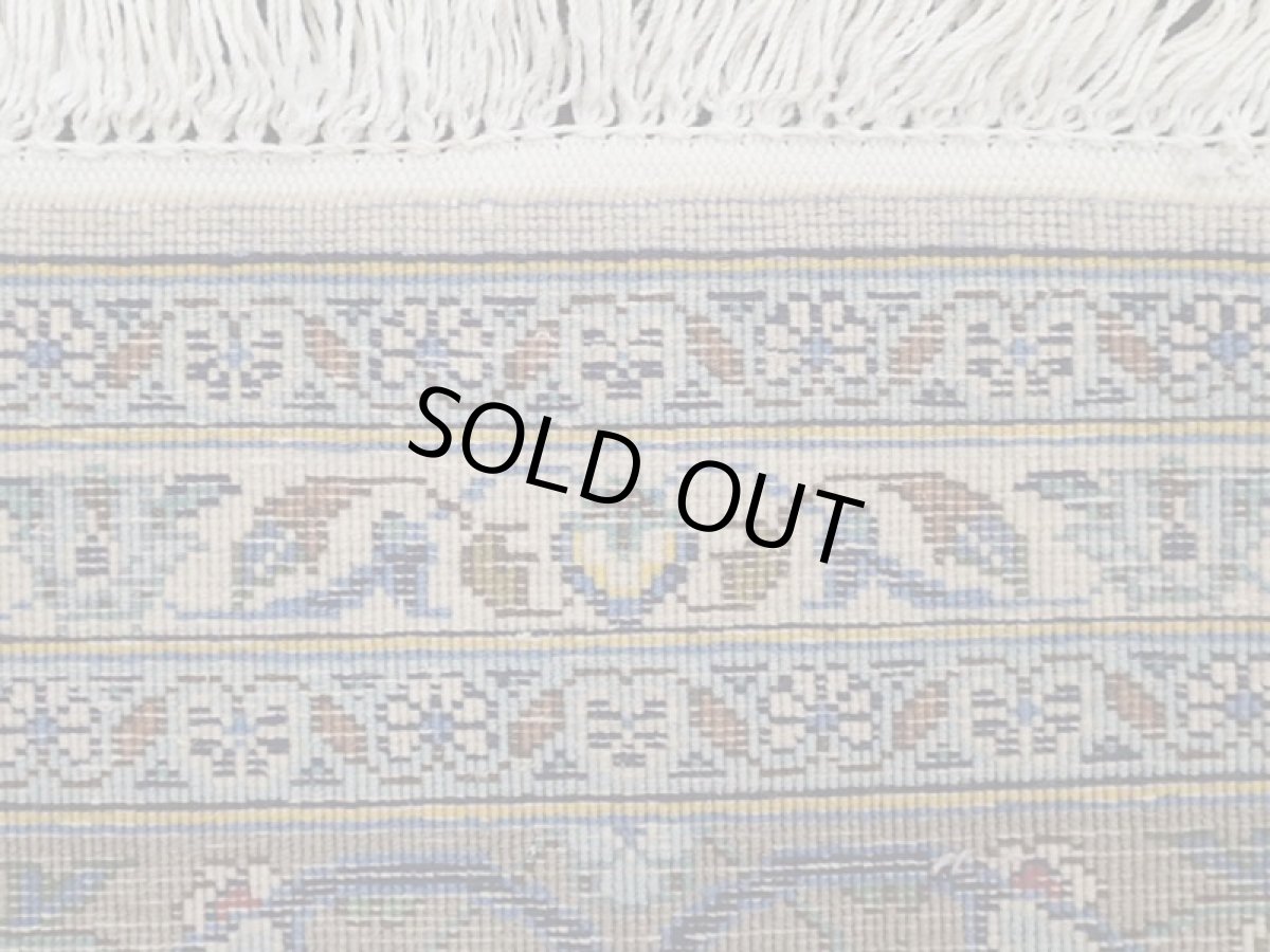 画像17: 美品 ペルシャ 絨毯 カシャーン リビング ダイニング 大判 3m 6畳 3人掛け コーナーソファ サイズ 295 x 200 cm 108 肉厚 コルク ウール 天然 手織り トライバル ラグ 敷物 マット 灰 生成り ベージュ アイボリー メダリオン 草木 花 アラベスク 柄 ヴィンテージ ビンテージ OLD (17)