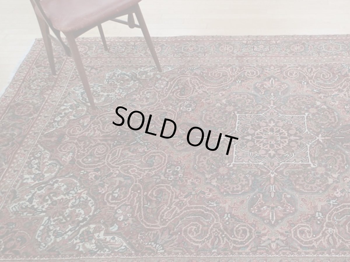 画像2: 良品 オールド ペルシャ 絨毯 ゲラバン リビング ダイニング 大判 3m 6畳 3人掛けソファ サイズ  295 x 207 cm z217 肉厚 ウール 天然 手織り トライバル ラグ 敷物 マット カーペット 茶 グレー メダリオン ヴィンテージ ビンテージ (2)