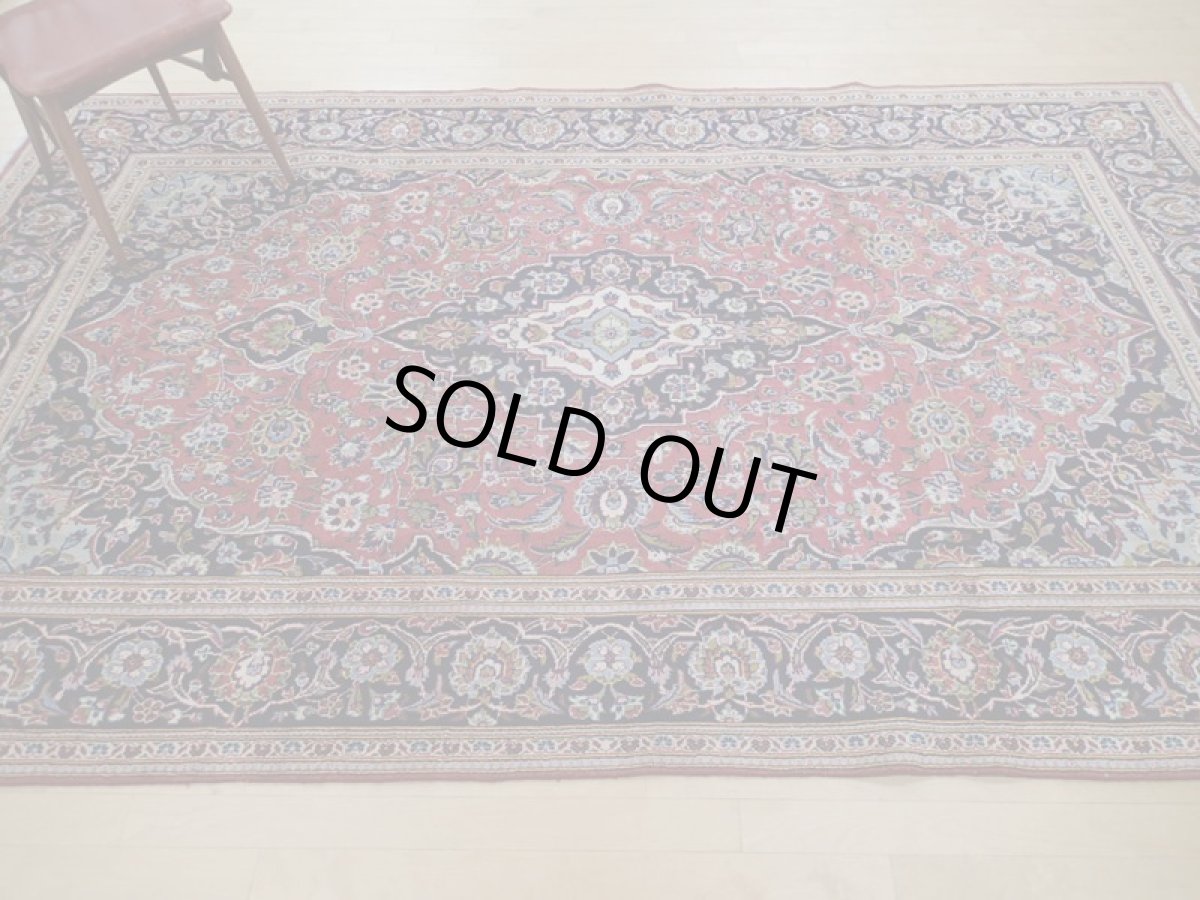 画像4: 美品 ペルシャ 絨毯 カシャーン リビング ダイニング 大判 3.2m 6畳 3人掛けソファ サイズ  318 x 195 cm z133 手織り トライバル ラグ 天然 ウール 敷物 マット カーペット 赤 オレンジ メダリオン ヴィンテージ ビンテージ (4)