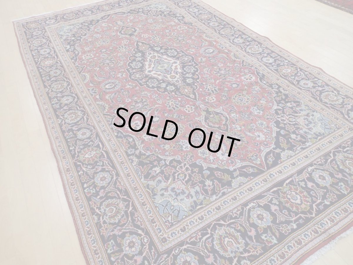 画像5: 美品 ペルシャ 絨毯 カシャーン リビング ダイニング 大判 3.2m 6畳 3人掛けソファ サイズ  318 x 195 cm z133 手織り トライバル ラグ 天然 ウール 敷物 マット カーペット 赤 オレンジ メダリオン ヴィンテージ ビンテージ (5)