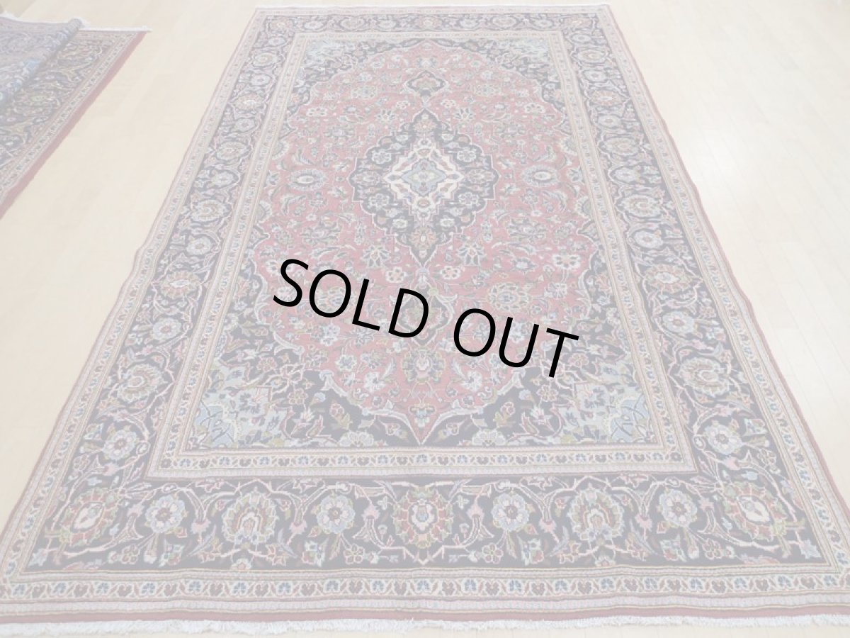 画像3: 美品 ペルシャ 絨毯 カシャーン リビング ダイニング 大判 3.2m 6畳 3人掛けソファ サイズ  318 x 195 cm z133 手織り トライバル ラグ 天然 ウール 敷物 マット カーペット 赤 オレンジ メダリオン ヴィンテージ ビンテージ (3)